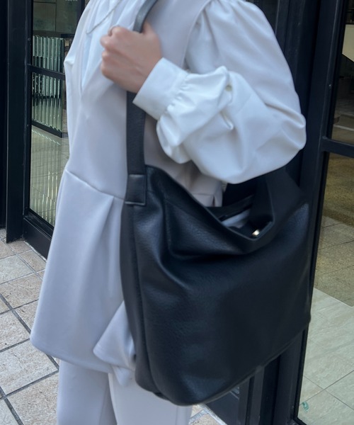 un dix cors（アンディコール）の「フェイクレザーショルダーバッグ（ショルダーバッグ・レディース・ブラック/アイボリー・FREE）」の12枚目の写真