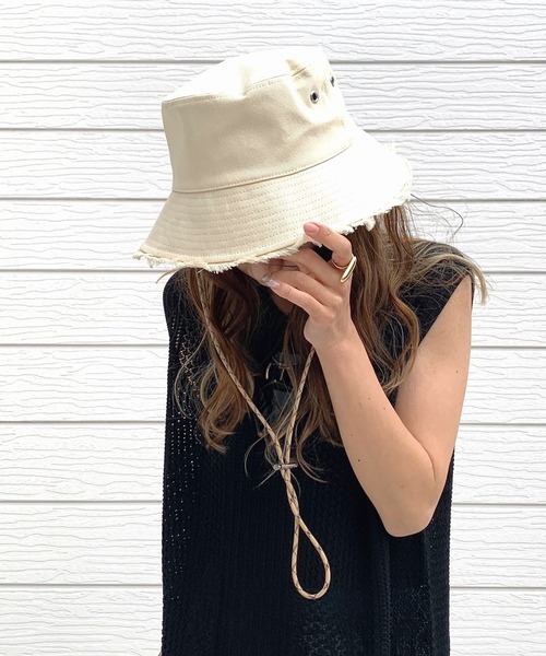 Casselini(キャセリーニ)の「リバーシブルバケットハット(ハット・レディース・アイボリー/ブラック・ONE SIZE)」の2枚目の写真
