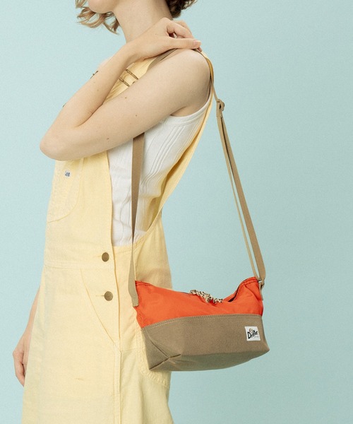 Drifter(ドリフター)の「ARE WAY POUCH S/アーウェイポーチ Sサイズ(ショルダーバッグ・レディース・グリーン系その他2/ホワイト×カーキブラウン/ブラック×ブラック/オレンジ系その他・FREE)」の4枚目の写真