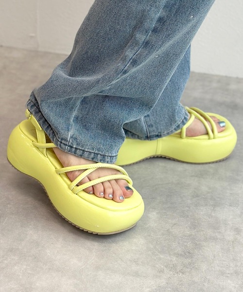Alley by w closet(アリーバイダブルクローゼット)の「【Alley】厚底チューブサンダル(サンダル・レディース・イエロー/ブラック/オフホワイト・L/M)」の3枚目の写真