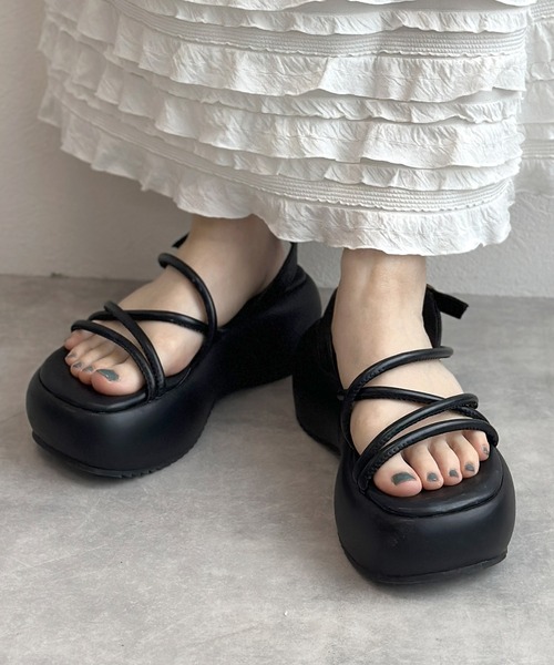 Alley by w closet(アリーバイダブルクローゼット)の「【Alley】厚底チューブサンダル(サンダル・レディース・イエロー/ブラック/オフホワイト・L/M)」の2枚目の写真