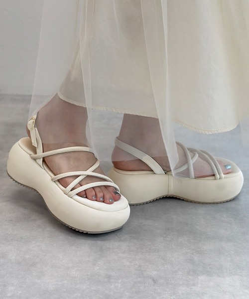 Alley by w closet(アリーバイダブルクローゼット)の「【Alley】厚底チューブサンダル(サンダル・レディース・イエロー/ブラック/オフホワイト・L/M)」の16枚目の写真