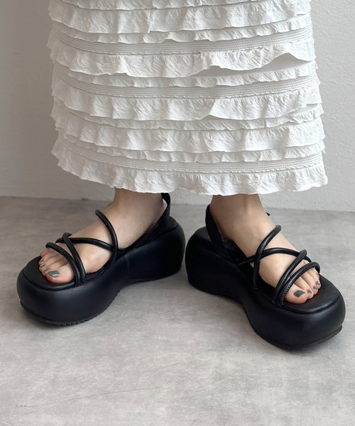 Alley by w closet(アリーバイダブルクローゼット)の「【Alley】厚底チューブサンダル(サンダル・レディース・イエロー/ブラック/オフホワイト・L/M)」の21枚目の写真