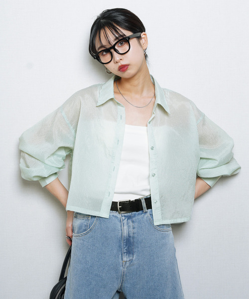 Chillfar(チルファー)の「シアーストライプクロップドシャツ(シャツ/ブラウス・レディース・ブルー/ピンク/ネイビー/オレンジ/イエロー/グレー/オフホワイト/グリーン・FREE)」の3枚目の写真