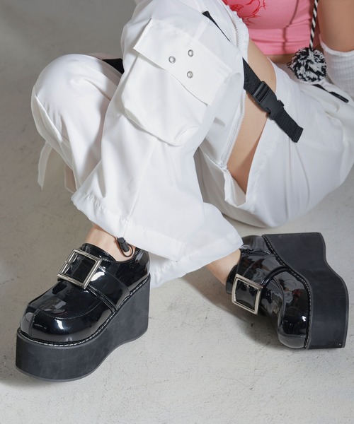 Diable baiser(ディアブルベーゼ)の「厚底バルキーバックルパンプス(パンプス・レディース・ブラック系その他/ブラック/ホワイト・22.5cm/23cm/23.5cm/24cm/24.5cm/25cm/25.5cm)」の8枚目の写真