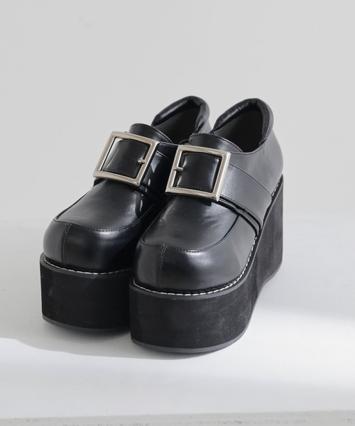 Diable baiser(ディアブルベーゼ)の「厚底バルキーバックルパンプス(パンプス・レディース・ブラック系その他/ブラック/ホワイト・22.5cm/23cm/23.5cm/24cm/24.5cm/25cm/25.5cm)」の17枚目の写真