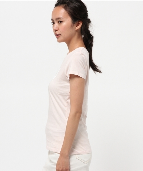 Levi's（リーバイス）の「スリムクルーネックTシャツ/オーガニックコットン（Tシャツ/カットソー・レディース・ピンク・SMALL/MEDIUM/X-SMALL）」の5枚目の写真