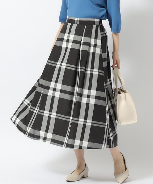 SHOO・LA・RUE（シューラルー）の「◆柄とボリュームで主役になる！ ふんわりギャザー チェック柄スカート（スカート・レディース・ブラック系1/ブルー系その他3/ホワイト系その他2・02/03/04）」の2枚目の写真