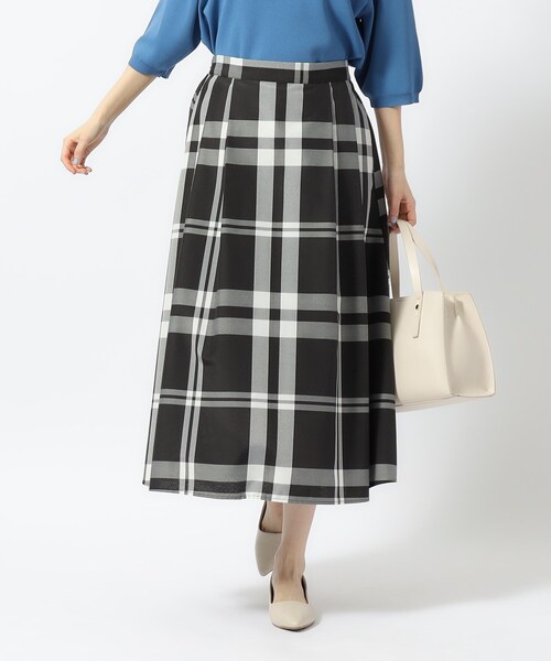 SHOO・LA・RUE（シューラルー）の「◆柄とボリュームで主役になる！ ふんわりギャザー チェック柄スカート（スカート・レディース・ブラック系1/ブルー系その他3/ホワイト系その他2・02/03/04）」の4枚目の写真