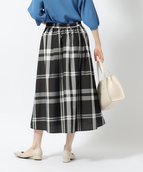 SHOO・LA・RUE（シューラルー）の「◆柄とボリュームで主役になる！ ふんわりギャザー チェック柄スカート（スカート・レディース・ブラック系1/ブルー系その他3/ホワイト系その他2・02/03/04）」の5枚目の写真