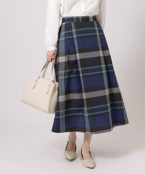 SHOO・LA・RUE（シューラルー）の「◆柄とボリュームで主役になる！ ふんわりギャザー チェック柄スカート（スカート・レディース・ブラック系1/ブルー系その他3/ホワイト系その他2・02/03/04）」の8枚目の写真