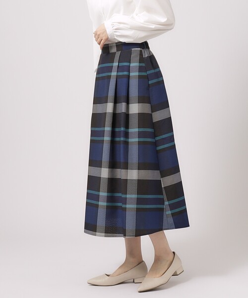 SHOO・LA・RUE（シューラルー）の「◆柄とボリュームで主役になる！ ふんわりギャザー チェック柄スカート（スカート・レディース・ブラック系1/ブルー系その他3/ホワイト系その他2・02/03/04）」の9枚目の写真