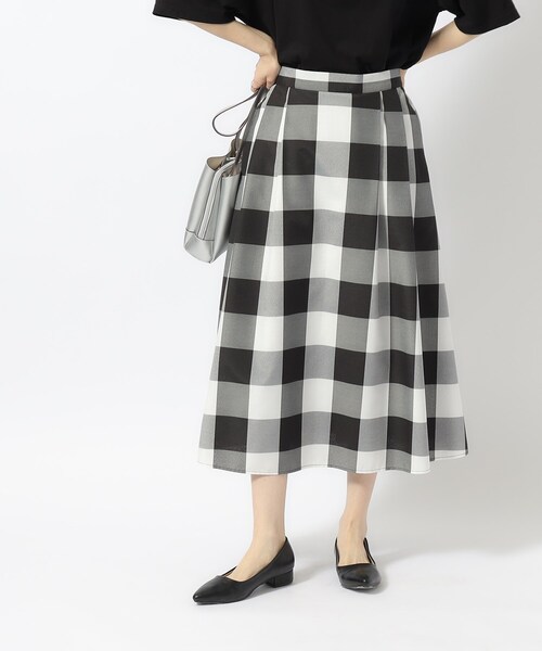 SHOO・LA・RUE（シューラルー）の「◆柄とボリュームで主役になる！ ふんわりギャザー チェック柄スカート（スカート・レディース・ブラック系1/ブルー系その他3/ホワイト系その他2・02/03/04）」の15枚目の写真