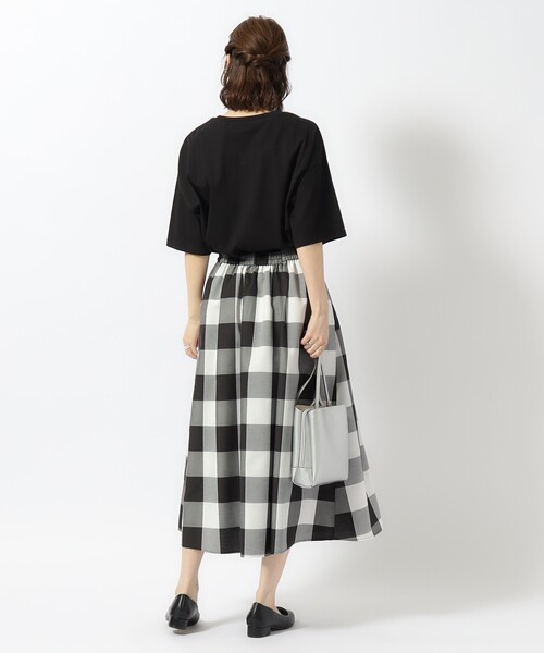 SHOO・LA・RUE（シューラルー）の「◆柄とボリュームで主役になる！ ふんわりギャザー チェック柄スカート（スカート・レディース・ブラック系1/ブルー系その他3/ホワイト系その他2・02/03/04）」の19枚目の写真