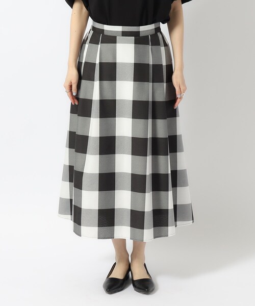 SHOO・LA・RUE（シューラルー）の「◆柄とボリュームで主役になる！ ふんわりギャザー チェック柄スカート（スカート・レディース・ブラック系1/ブルー系その他3/ホワイト系その他2・02/03/04）」の21枚目の写真