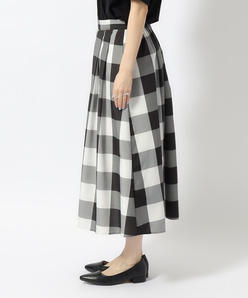SHOO・LA・RUE（シューラルー）の「◆柄とボリュームで主役になる！ ふんわりギャザー チェック柄スカート（スカート・レディース・ブラック系1/ブルー系その他3/ホワイト系その他2・02/03/04）」の22枚目の写真
