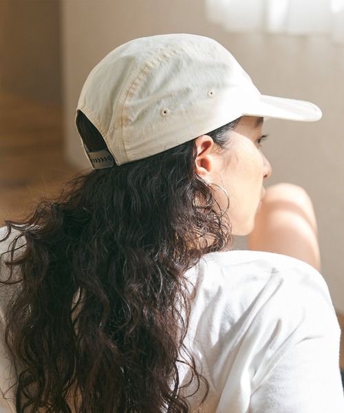 coca（coca）（コカ）の「刺繍ロゴナイロンキャップ（キャップ・レディース・アイボリー/ブラック・ONE SIZE）」の7枚目の写真