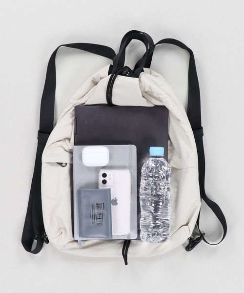 SPINNS(スピンズ)の「ポリシンプルナップサック(バックパック/リュック・メンズ・ホワイト/ブラック・ONESIZE)」の6枚目の写真