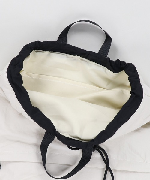 SPINNS(スピンズ)の「ポリシンプルナップサック(バックパック/リュック・メンズ・ホワイト/ブラック・ONESIZE)」の8枚目の写真