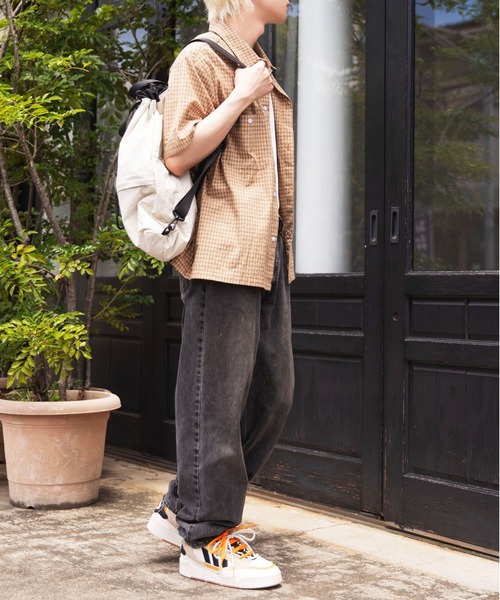 SPINNS(スピンズ)の「ポリシンプルナップサック(バックパック/リュック・メンズ・ホワイト/ブラック・ONESIZE)」の12枚目の写真