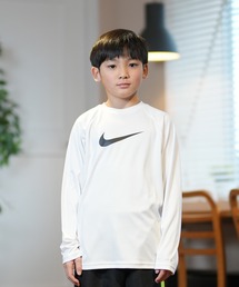 NIKE（ナイキ）の「NIKE/ナイキ キッズ UVケア ラッシュガード ソリッドL/Sハイドロガード NESSD829（ラッシュガード・キッズ）」
