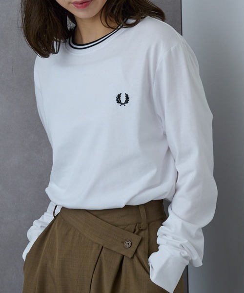 FRED PERRY(フレッドペリー)の「【FRED PERRY】Twin Tipped t-Shirt ワンポイント刺繍 ロングスリーブTシャツ ロンT M9602(Tシャツ/カットソー・メンズ・ブラック系その他2/グリーン/ブラウン/ネイビー/ブラック/グリーン系その他2/グリーン系2/ネイビー系3/アイボリー/ネイビー系2/ホワイト/ブラック系その他3・XS/S/M/L/XL)」の2枚目の写真