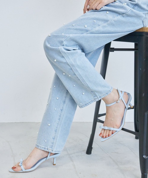 Futier land(フューティアランド)の「リボンストラップポインテッドトゥサンダル(サンダル・レディース・ライトブルー/アイボリー/シルバー/ブラック・40/38/39/36/37)」の4枚目の写真