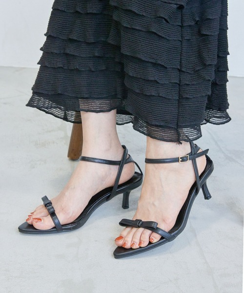 Futier land(フューティアランド)の「リボンストラップポインテッドトゥサンダル(サンダル・レディース・ライトブルー/アイボリー/シルバー/ブラック・40/38/39/36/37)」の3枚目の写真