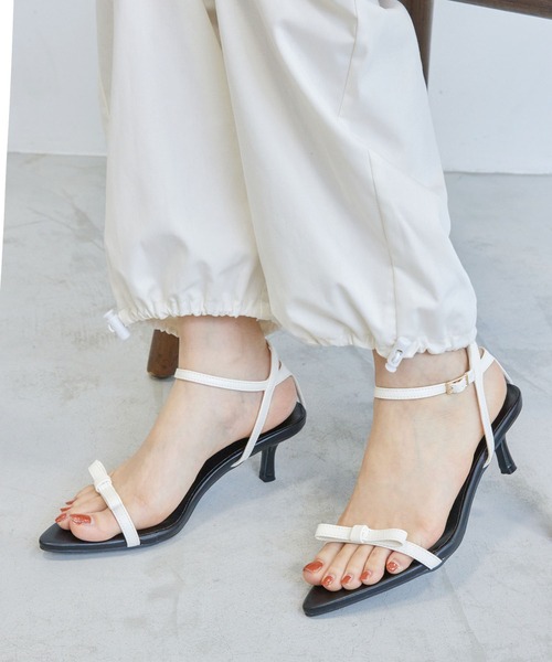 Futier land(フューティアランド)の「リボンストラップポインテッドトゥサンダル(サンダル・レディース・ライトブルー/アイボリー/シルバー/ブラック・40/38/39/36/37)」の18枚目の写真