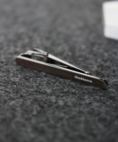Orobianco（オロビアンコ）の「〈Orobianco/オロビアンコ〉ネクタイピン（BOX/ショッパー付き）（ネクタイピン・メンズ・シルバー系6/シルバー系7/シルバー系8/シルバー系9/ゴールド系/シルバー系2/シルバー系4/シルバー系1/シルバー系3/シルバー系5/シルバー系その他2/シルバー系その他3/ブラック系/シルバー系その他・ONE SIZE）」の2枚目の写真