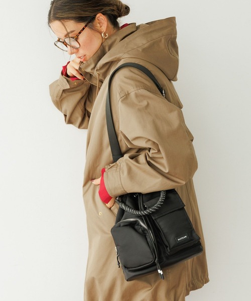BAYFLOW(ベイフロー)の「フロントWポケットショルダー(ショルダーバッグ・レディース・ブラック/カーキ/ライトグレー・FREE)」の2枚目の写真