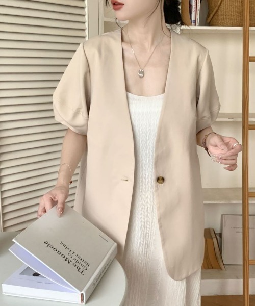 ECLIN（エクラン）の「バルーン袖ノーカラージャケット（ノーカラージャケット・レディース・ブラック/ベージュ・M/L/XL）」の6枚目の写真