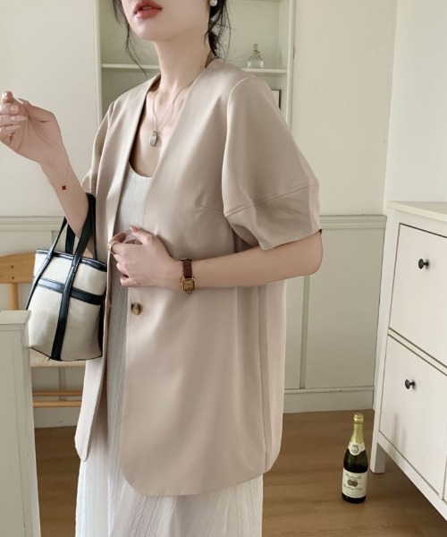 ECLIN（エクラン）の「バルーン袖ノーカラージャケット（ノーカラージャケット・レディース・ブラック/ベージュ・M/L/XL）」の5枚目の写真