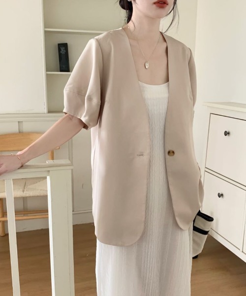 ECLIN（エクラン）の「バルーン袖ノーカラージャケット（ノーカラージャケット・レディース・ブラック/ベージュ・M/L/XL）」の4枚目の写真