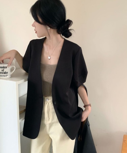 ECLIN（エクラン）の「バルーン袖ノーカラージャケット（ノーカラージャケット・レディース・ブラック/ベージュ・M/L/XL）」の16枚目の写真