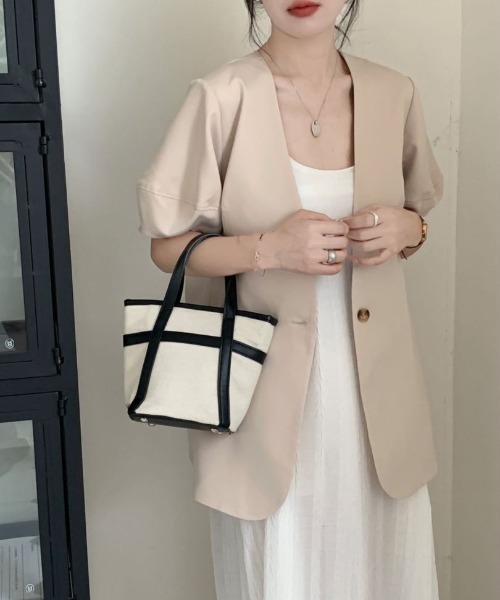 ECLIN（エクラン）の「バルーン袖ノーカラージャケット（ノーカラージャケット・レディース・ブラック/ベージュ・M/L/XL）」の11枚目の写真