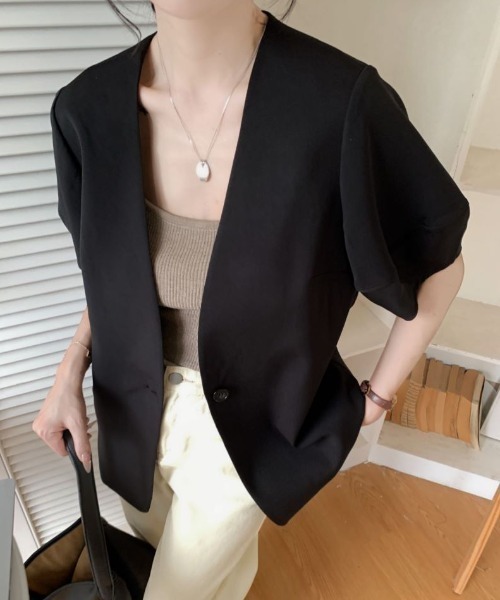 ECLIN（エクラン）の「バルーン袖ノーカラージャケット（ノーカラージャケット・レディース・ブラック/ベージュ・M/L/XL）」の9枚目の写真