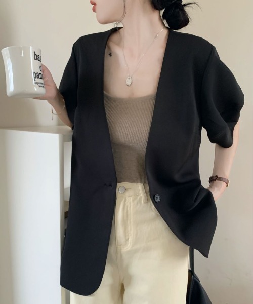 ECLIN（エクラン）の「バルーン袖ノーカラージャケット（ノーカラージャケット・レディース・ブラック/ベージュ・M/L/XL）」の10枚目の写真