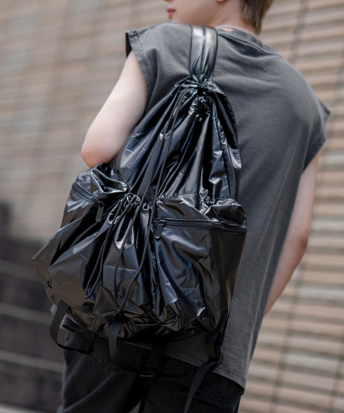 improves（インプローブス）の「メタリック バックパック（バックパック/リュック・メンズ・シルバー/ブラック・FREE）」の2枚目の写真