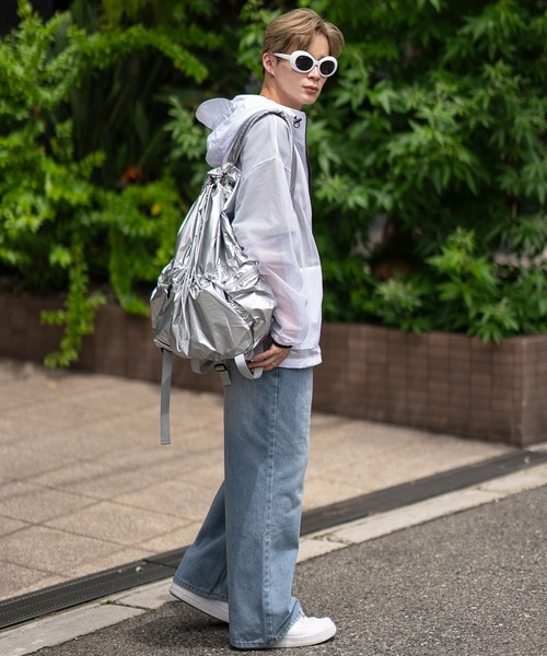 improves（インプローブス）の「メタリック バックパック（バックパック/リュック・メンズ・シルバー/ブラック・FREE）」の10枚目の写真