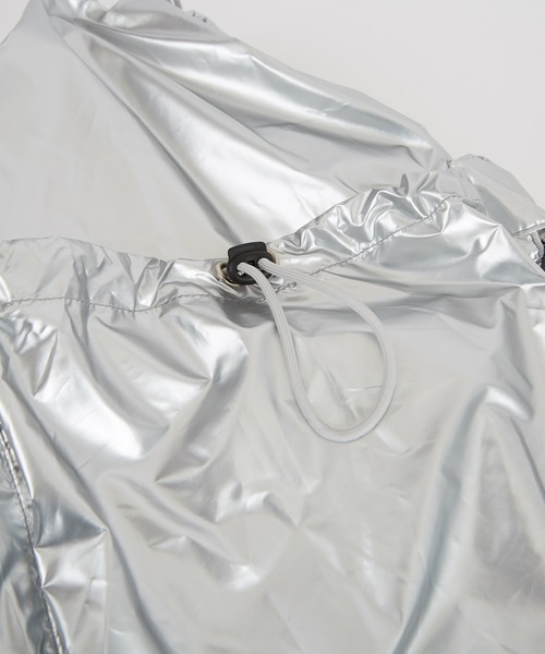 improves（インプローブス）の「メタリック バックパック（バックパック/リュック・メンズ・シルバー/ブラック・FREE）」の5枚目の写真