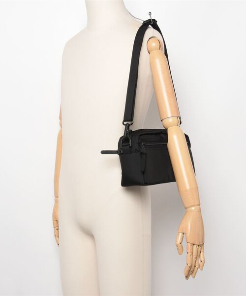 GREGORY(グレゴリー)の「パデッドショルダーポーチM PADDED SHOULDER POUCH M コーデュラバリスティックブラックライト(ショルダーバッグ・メンズ・ブラック・ONE SIZE)」の8枚目の写真