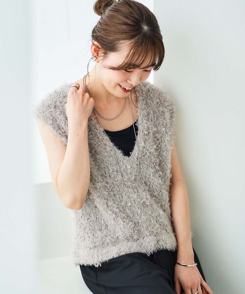 le.coeur blanc（ルクールブラン）の「チュール×フェザーVネックベスト（ベスト・レディース・ブラック/ベージュ・38）」の10枚目の写真
