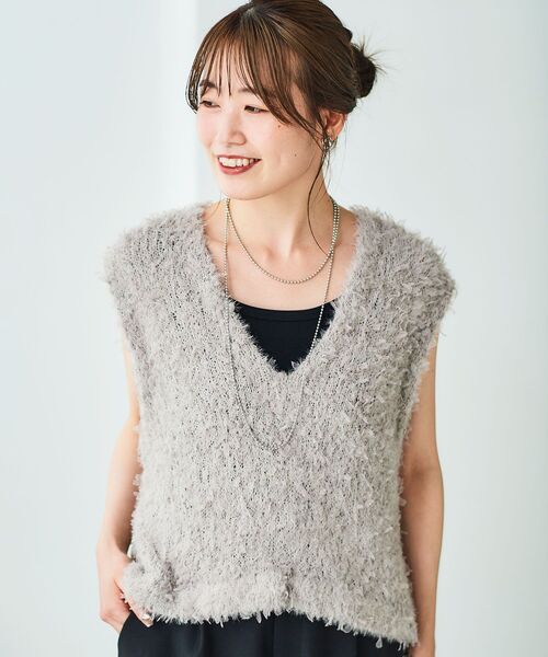 le.coeur blanc（ルクールブラン）の「チュール×フェザーVネックベスト（ベスト・レディース・ブラック/ベージュ・38）」の11枚目の写真