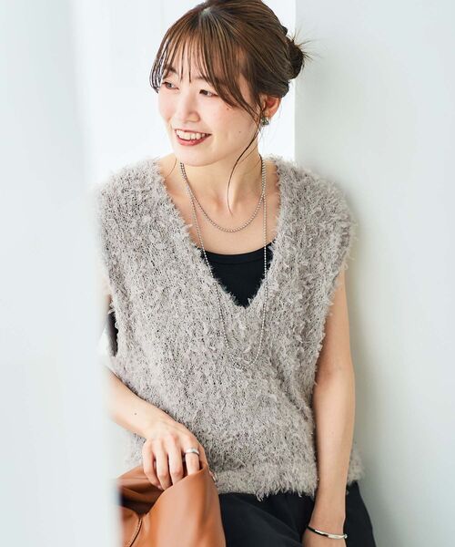 le.coeur blanc（ルクールブラン）の「チュール×フェザーVネックベスト（ベスト・レディース・ブラック/ベージュ・38）」の15枚目の写真