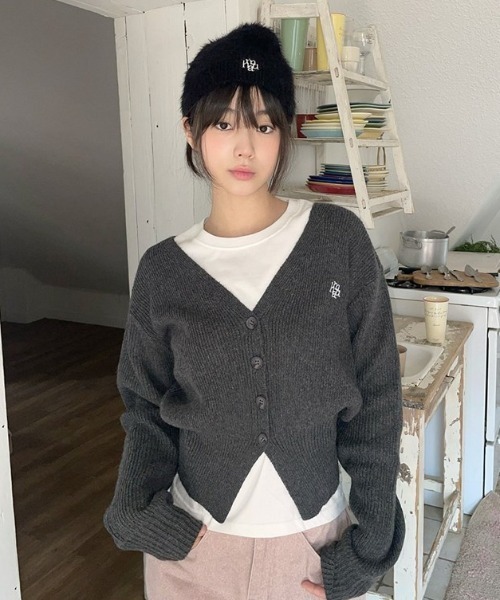 カーディガン A'GEM/9 × .kom 「muah muah/ムーアムーア」 STITCH WOOL KNIT CROP CARDIGAN/ウール A'GEM/9 × .kom 『muah muah/ムーアムーア』 STITCH WOOL KNIT