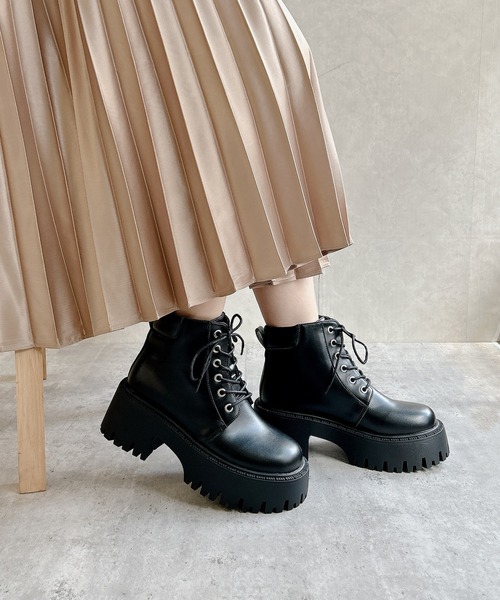 Noubel Voug Relax（ヌーベルヴォーグリラックス）の「厚底 トラックソール レースアップ ワークブーツ（ブーツ・レディース・ブラック/シルバー・LL/L/M/S/3L）」の2枚目の写真