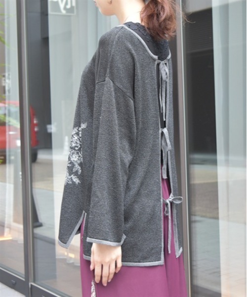 axes femme（アクシーズファム）の「前後２ＷＡＹ線画プリントニット（ニット/セーター・レディース・ブラック/グレイッシュベージュ/ホワイト・FREE）」の5枚目の写真