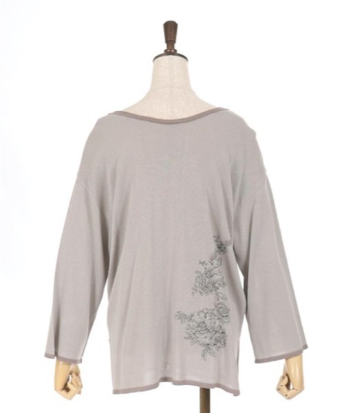 axes femme（アクシーズファム）の「前後２ＷＡＹ線画プリントニット（ニット/セーター・レディース・ブラック/グレイッシュベージュ/ホワイト・FREE）」の17枚目の写真