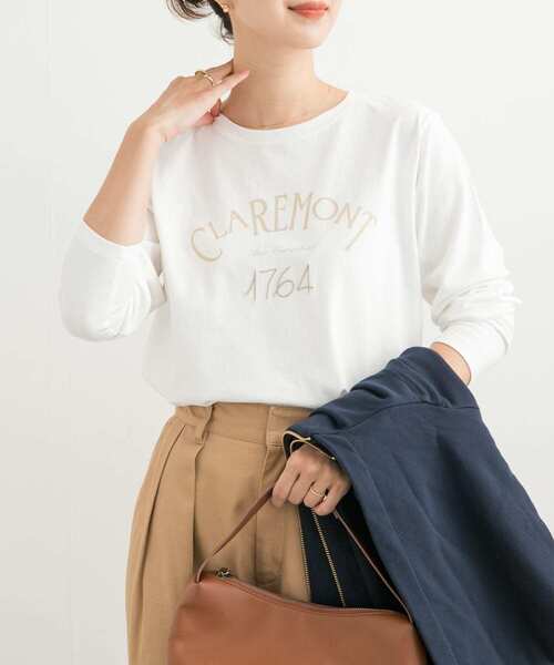URBAN RESEARCH DOORS(アーバンリサーチドアーズ)の「ロゴプリント+刺しゅうロンT-SHIRTS(Tシャツ/カットソー・レディース・チャコールグレー/オフホワイト/ホワイト系その他・MEDIUM)」の2枚目の写真